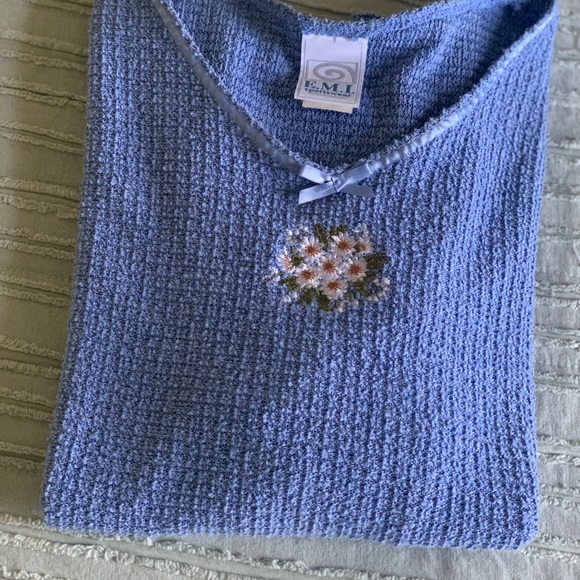 Embroidered Flower Tee - Picture 6 of 9
